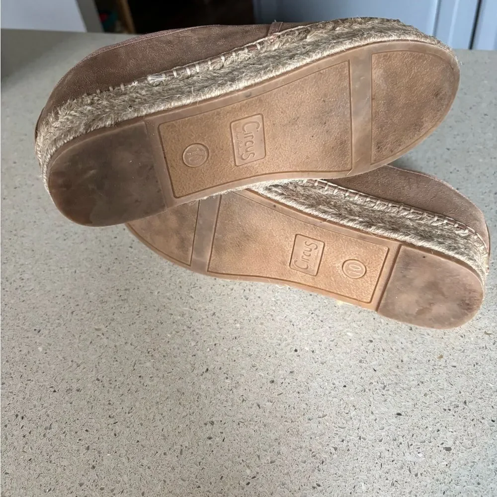 Circus by Sam Edelman Tan women's Slip-On Espidrille Shoes